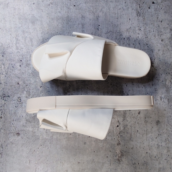 Mercedes Castillo White Slipper Sandals - Picture 3 of 16